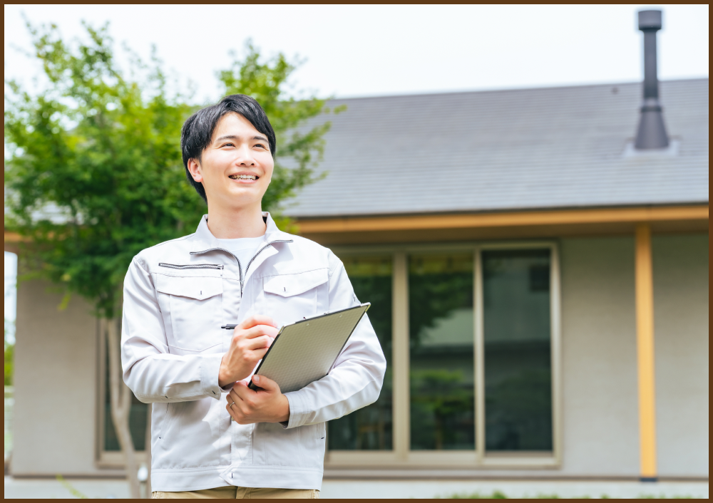 建物の状態を確認する職人